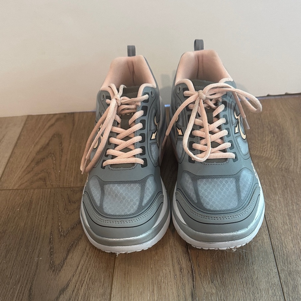 GDefy Women's corrective fit walking shoe